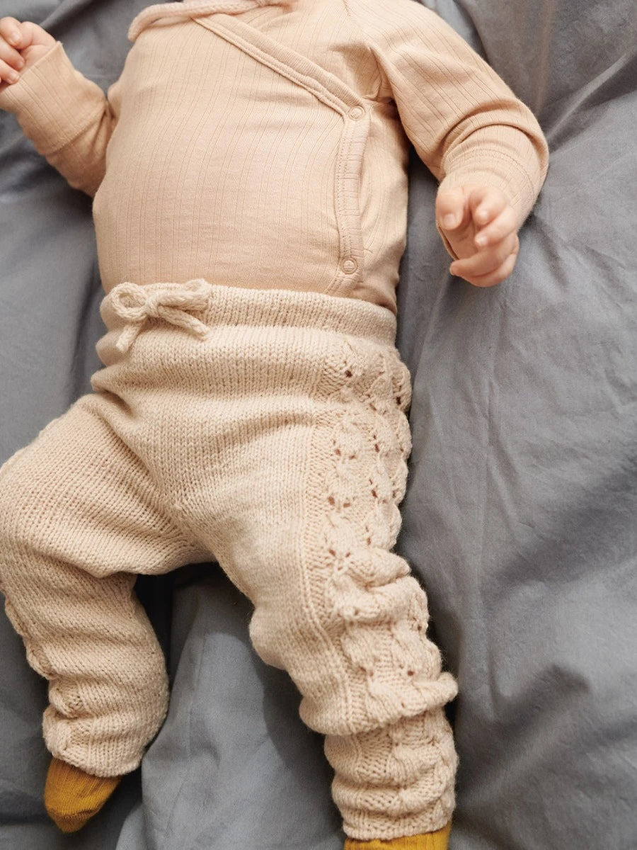 Anleitung LILJA | Cardigan, Diaper Pants,Tights & Bonnet | 2413 myk start Nr. 2