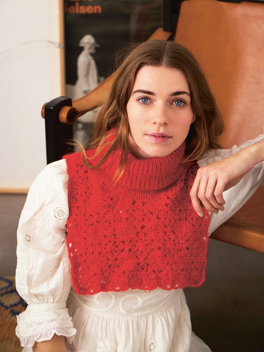 Fleur Neck Strickanleitung und Garnset von Sandnes Garn aus 2403 DIY, gestrickt mit Tynn Peer Gynt und Tynn Silk Mohair, Bild 1