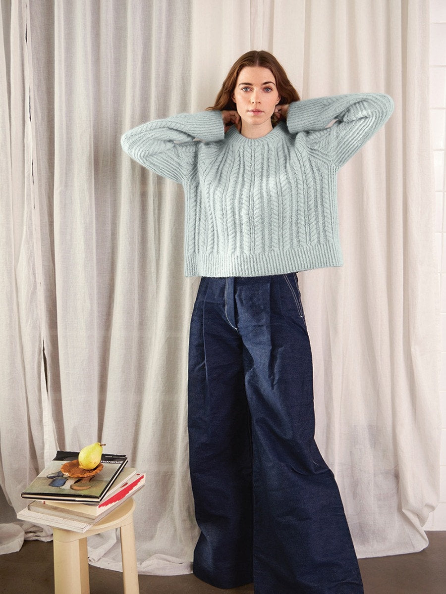 Kaja Sweater Strickanleitung und Garnset von Sandnes Garn aus 2403 DIY, gestrickt mit Kos und Tynn Silk Mohair, Bild 1