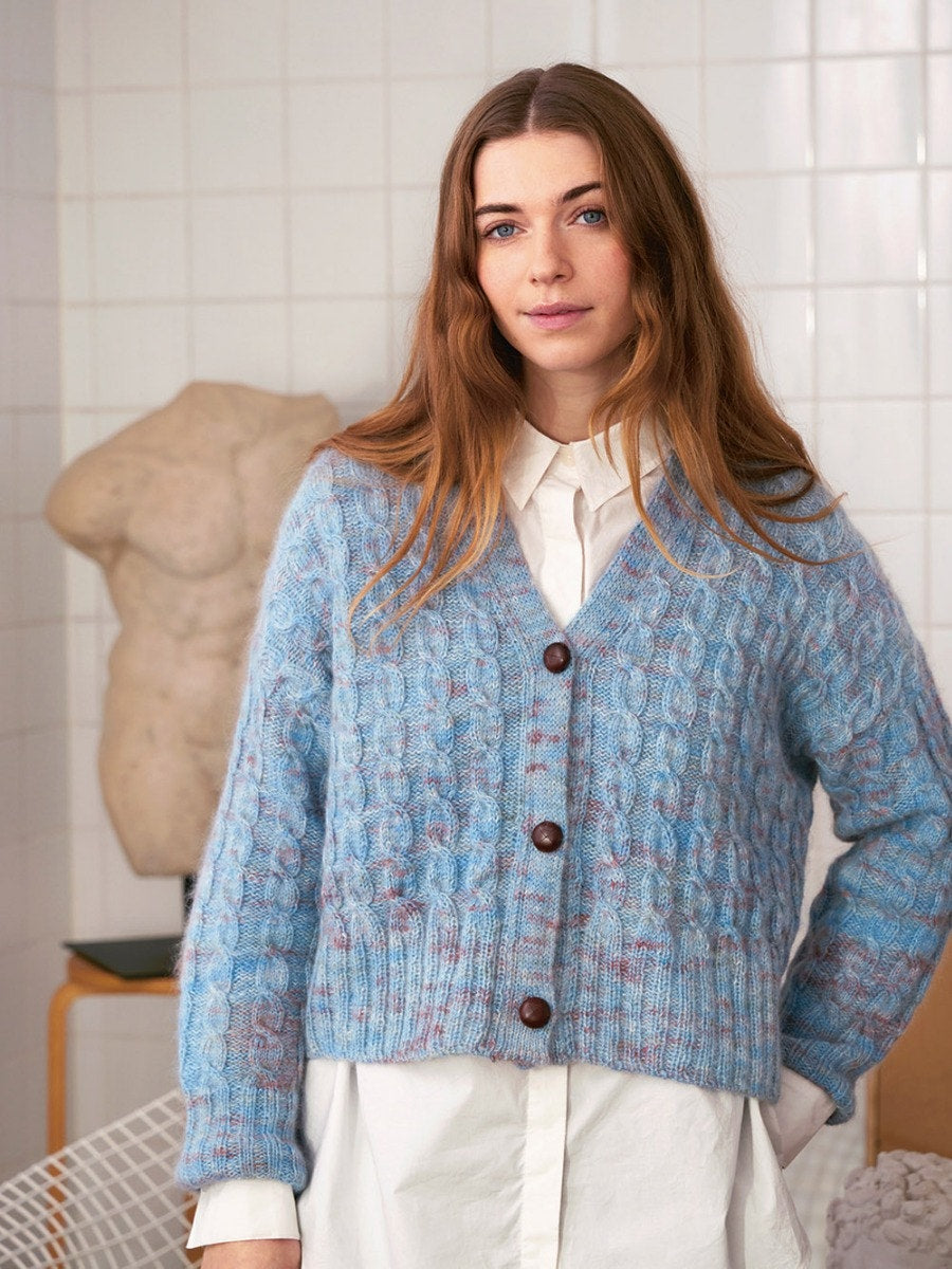 River Cardigan Strickanleitung und Garnset von Sandnes Garn aus 2403 DIY, gestrickt mit Tynn Peer Gynt und Tynn Silk Mohair, Bild 1, Variante 2a